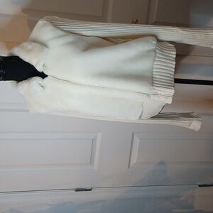S1-👌A Cream-Colored Faux Fur Front Cardigan- sz Large